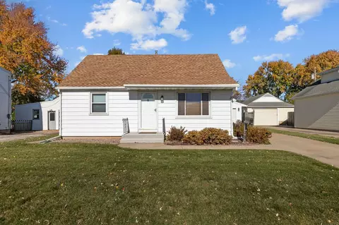125 W Cecil St, Neenah, WI 54956