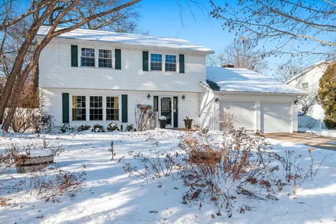 404 Stonehedge Rd, Green Bay, WI 54302