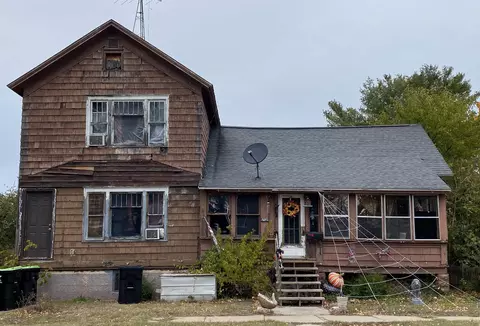 712 7th Ave, Menominee, MI 49858