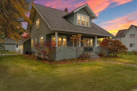 527 Mill St, Algoma, WI 54201