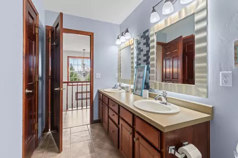 Bath - 4027 E Glory Ln, Appleton, WI 54913 photo 1 of 7