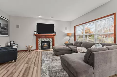 Living - 4027 E Glory Ln, Appleton, WI 54913 photo 3 of 4