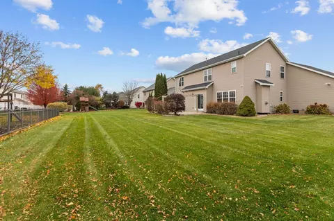 Exterior - 4027 E Glory Ln, Appleton, WI 54913 photo 8 of 9