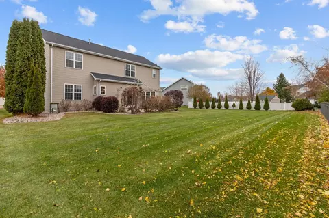 Exterior - 4027 E Glory Ln, Appleton, WI 54913 photo 6 of 9