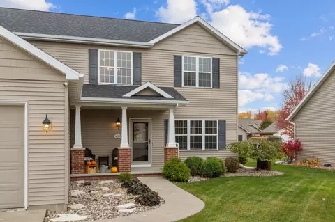 Exterior - 4027 E Glory Ln, Appleton, WI 54913 photo 3 of 9