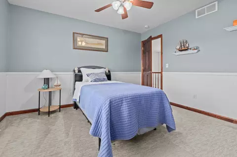 Bedroom - 4027 E Glory Ln, Appleton, WI 54913 photo 5 of 7