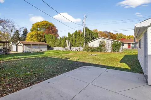 Exterior - 1200 W Bell Ave, Appleton, WI 54914 photo 3 of 9