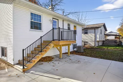 Exterior - 1200 W Bell Ave, Appleton, WI 54914 photo 7 of 9