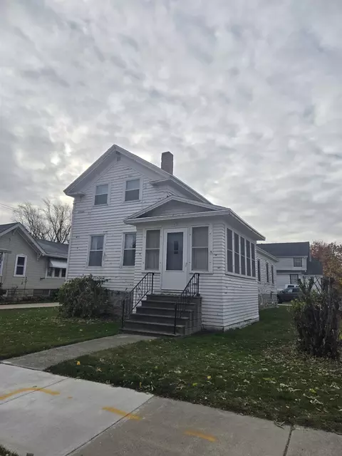 51 W 12th Ave, Oshkosh, WI 54902