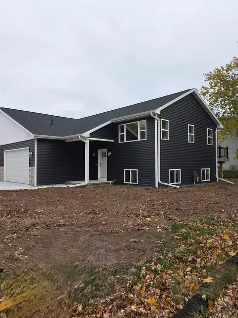 982 Byrd Ave, Neenah, WI 54956