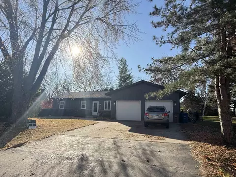 975 Honey Creek Rd, Oshkosh, WI 54904