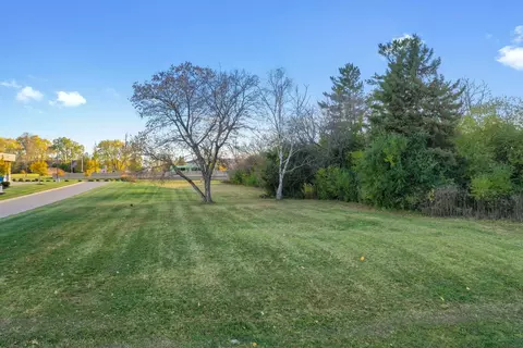 1875 Rath Ln, Oshkosh, WI 54902