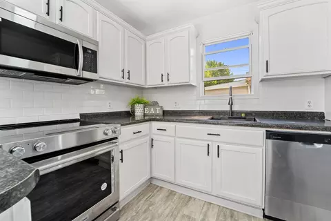Kitchen - 521 E 2nd St, Kimberly, WI 54136 photo 2 of 4