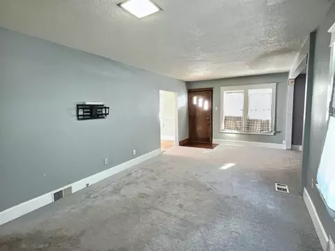 Living - 422 E 2nd St, Kimberly, WI 54136 photo 2 of 2