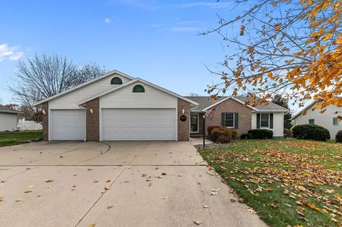 1530 Caroline Dr, New London, WI 54961