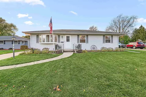 927 Reichow St, Oshkosh, WI 54902