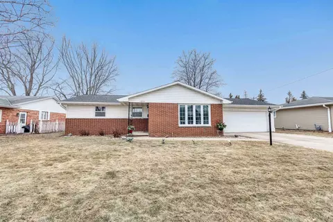 1648 Debra Ln, Green Bay, WI 54302