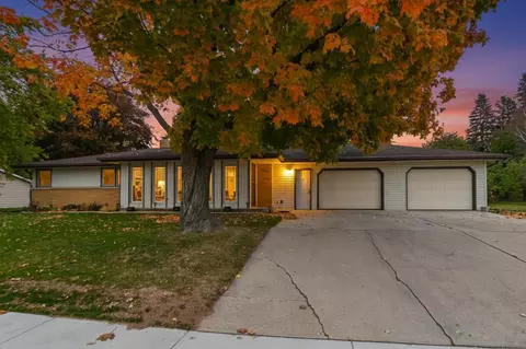 1106 Cormier Rd, Ashwaubenon, WI 54304