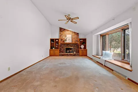 Living - 3118 N Oneida St, Appleton, WI 54911 photo 5 of 8