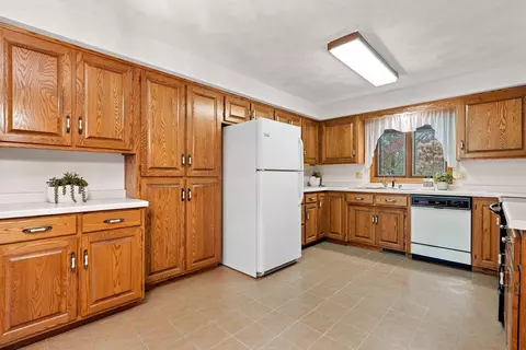Kitchen - 3118 N Oneida St, Appleton, WI 54911 photo 2 of 5