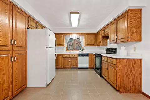 Kitchen - 3118 N Oneida St, Appleton, WI 54911 photo 1 of 5