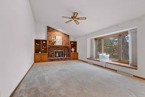 Living - 3118 N Oneida St, Appleton, WI 54911 photo 4 of 8
