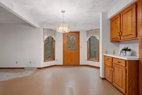 Entry Way - 3118 N Oneida St, Appleton, WI 54911 photo 3 of 4