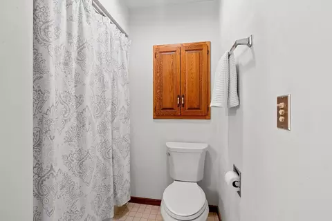 Bath - 3118 N Oneida St, Appleton, WI 54911 photo 3 of 6