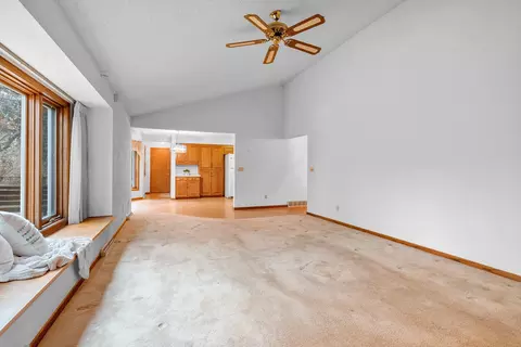 Living - 3118 N Oneida St, Appleton, WI 54911 photo 2 of 8