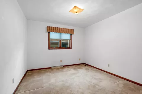 Bedroom - 3118 N Oneida St, Appleton, WI 54911 photo 5 of 10
