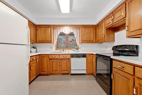 Kitchen - 3118 N Oneida St, Appleton, WI 54911 photo 4 of 5