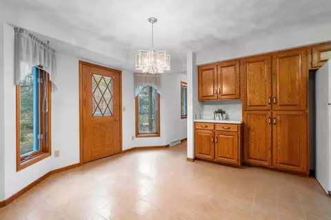 Entry Way - 3118 N Oneida St, Appleton, WI 54911 photo 2 of 4