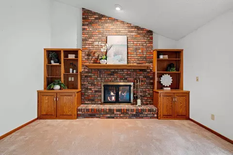 Living - 3118 N Oneida St, Appleton, WI 54911 photo 8 of 8