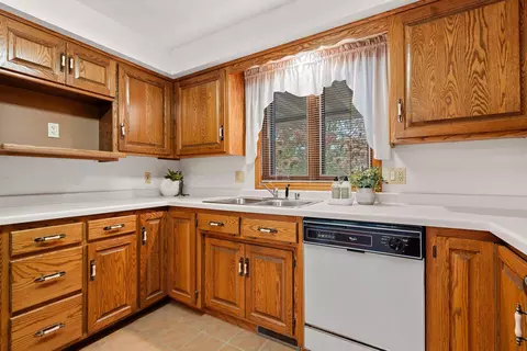 Kitchen - 3118 N Oneida St, Appleton, WI 54911 photo 5 of 5