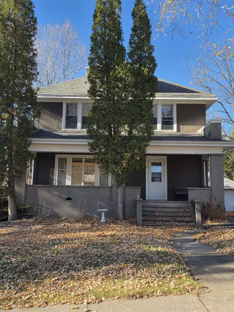 29 N Clinton Ave, Clintonville, WI 54929
