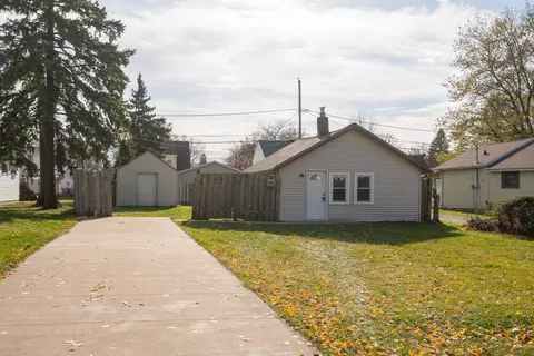 Exterior - 1403 W Summer St, Appleton, WI 54914 photo 5 of 8