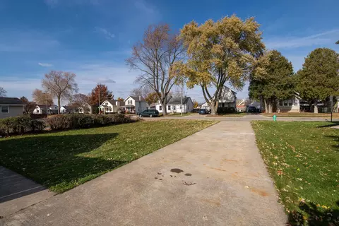 Exterior - 1403 W Summer St, Appleton, WI 54914 photo 7 of 8