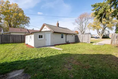 Exterior - 1403 W Summer St, Appleton, WI 54914 photo 4 of 8