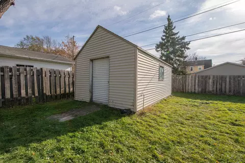 Exterior - 1403 W Summer St, Appleton, WI 54914 photo 3 of 8