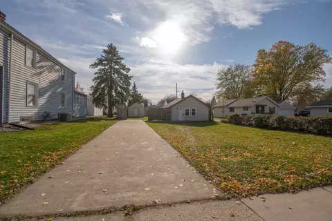 Exterior - 1403 W Summer St, Appleton, WI 54914 photo 8 of 8