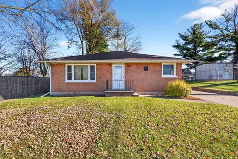 1104 Smith St, New London, WI 54961