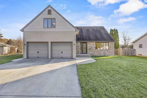 120 Gregor Ct, Appleton, WI 54915