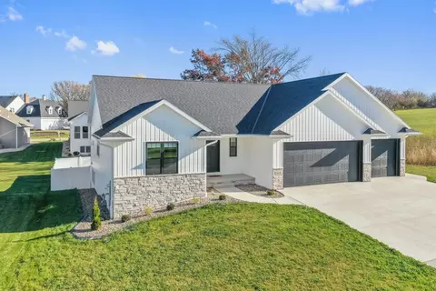 1104 Bay Mist Dr, Green Bay, WI 54311