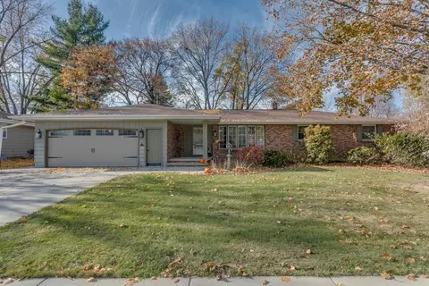 601 Carol Lynn Dr, Little Chute, WI 54140