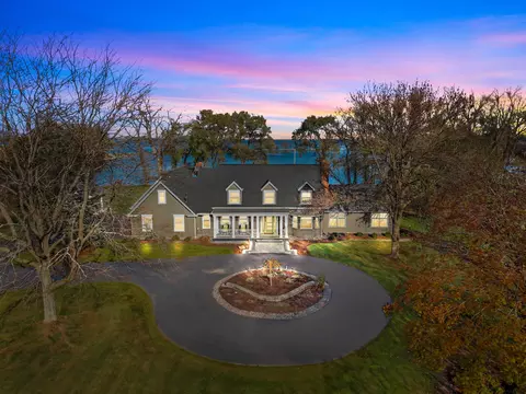 104 Limekiln Dr, Neenah, WI 54956