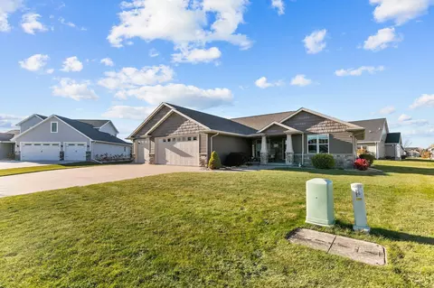 Exterior - 2712 W Fallen Oak Dr, Appleton, WI 54913 photo 8 of 8
