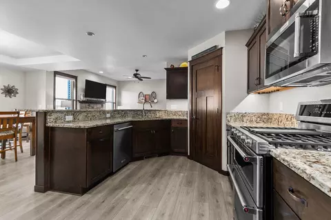 Kitchen - 2712 W Fallen Oak Dr, Appleton, WI 54913 photo 2 of 2