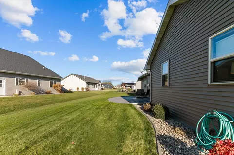 Exterior - 2712 W Fallen Oak Dr, Appleton, WI 54913 photo 3 of 8
