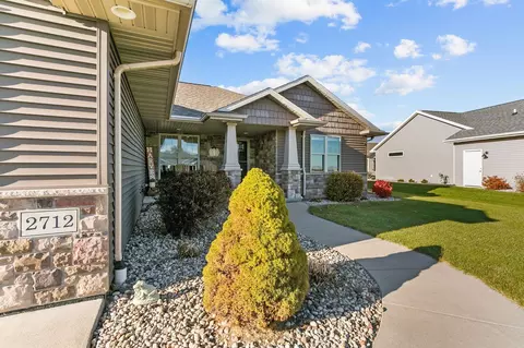 Exterior - 2712 W Fallen Oak Dr, Appleton, WI 54913 photo 5 of 8
