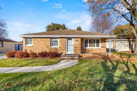 2011 Hillview Dr, Green Bay, WI 54302